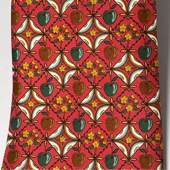 Hermes Vintage Men’s Apple Necktie Coral with Orange and Green Apple Pattern - Picture 4 of 8